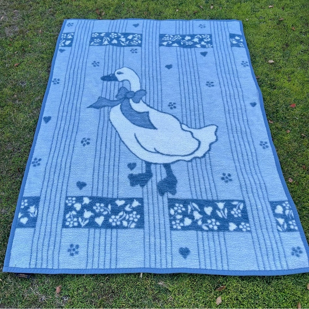 VTG IBENA Blue Country Goose Reversible Throw Blanket Soft Fluffy 54x74 FLAWS